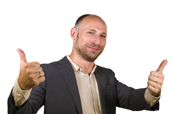 Junge attraktive und erfolgreiche Geschäftsmann lächelt glücklich und zuversichtlich isoliert weißen Hintergrund geben Daumen nach oben in Unternehmer geschäftlichen Erfolg — Stockfoto