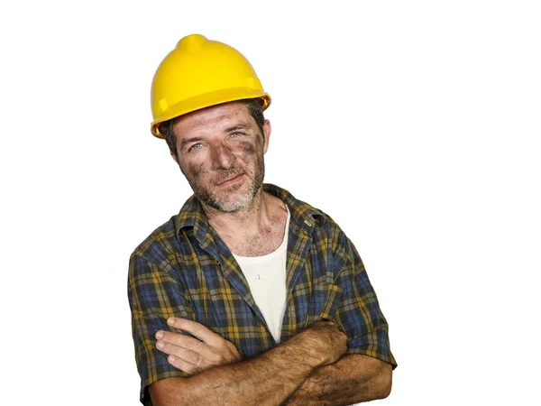 建筑工人的企业肖像 - 有吸引力的和快乐的建设者在安全帽微笑自信作为成功的承包商或欢快的杂工 — 图库照片
