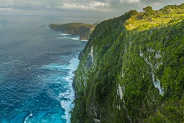 kayalık uçurum ve çöl cenneti plaj tatil seyahat hedef turkuaz deniz suyu rengi çarptı ile tropikal ada kıyı şeridi ezici doğal görünümü