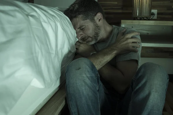 Dramatic home portrait of young desperate and depressed lonely man sitting on bedroom floor crying sick suffering anxiety crisis and depression problem feeling helpless — Stock Photo, Image