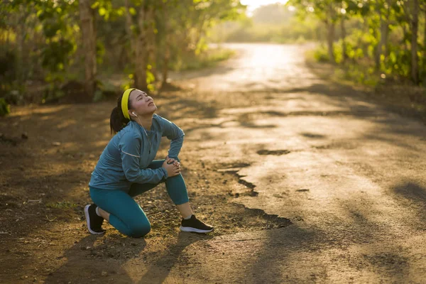Fitness estilo de vida retrato de jovens atraentes mulheres corredor asiático — Fotografia de Stock