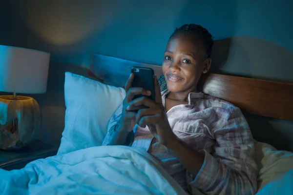 Happy Afro American Millennial Woman Social Media Addict Night Lifestyle — Stock Photo, Image