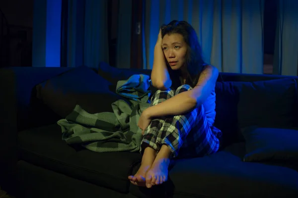 Dramatische Home Lifestyle Portret Van Jong Mooi Verdrietig Depressief Aziatische — Stockfoto