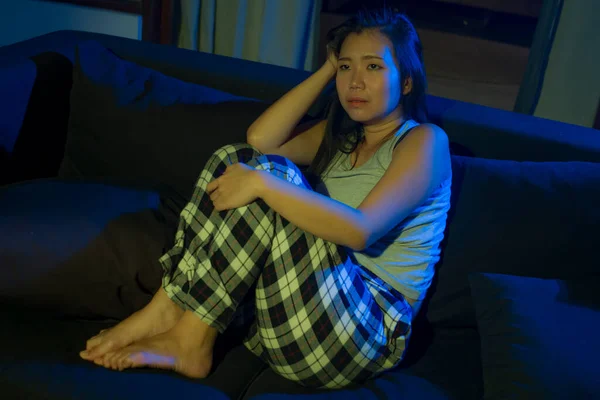 Dramática Casa Estilo Vida Retrato Joven Hermosa Triste Deprimida Asiática — Foto de Stock