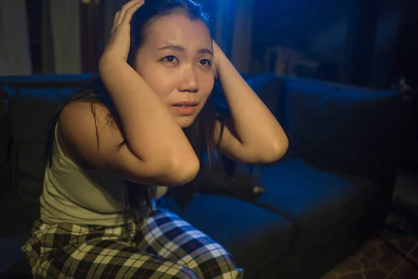 Joven Hermosa Triste Deprimida Mujer Asiática Coreana Llorando Lágrimas Oscuridad — Foto de Stock