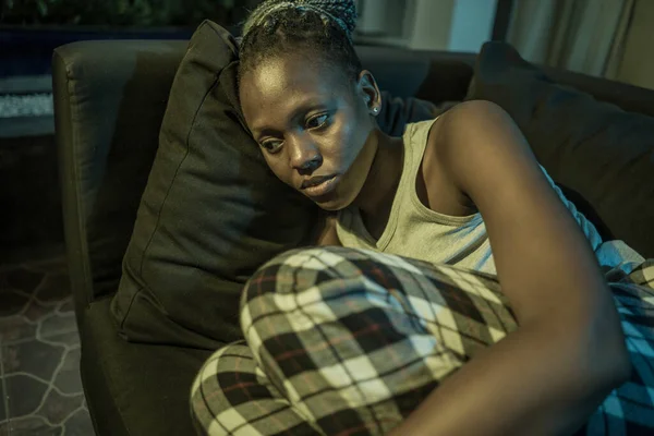 Молода Афроамериканська Жінка Яка Страждає Депресією Сумна Пригнічена Чорна Дівчина — стокове фото