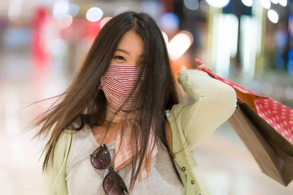 Glad Asiatisk Köpcentret Normal Livsstil Ung Attraktiv Och Vacker Kinesisk — Stockfoto