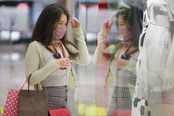 Glad Asiatisk Köpcentret Normal Livsstil Ung Attraktiv Och Vacker Kinesisk — Stockfoto