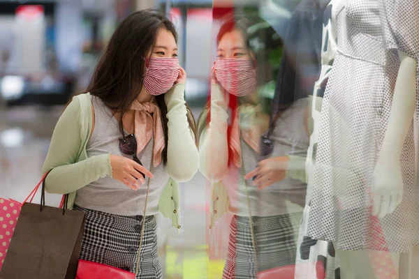Gelukkig Aziatisch Winkelcentrum Nieuwe Normale Levensstijl Jong Aantrekkelijk Mooi Japans — Stockfoto