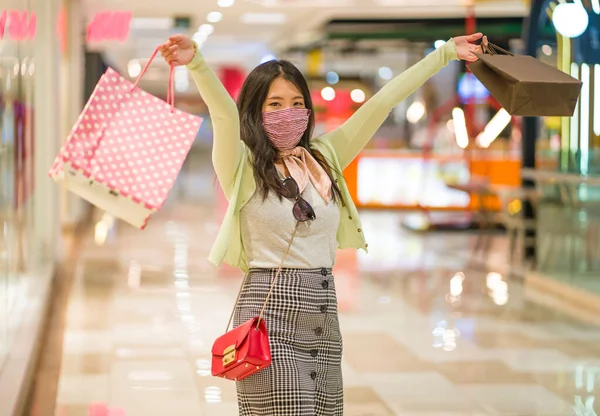 Nieuwe Normale Gewoonten Jonge Aantrekkelijke Gelukkige Aziatische Chinese Vrouw Het — Stockfoto