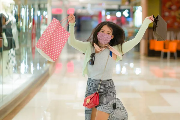 Nieuwe Normale Gewoonten Jonge Aantrekkelijke Gelukkige Aziatische Koreaanse Vrouw Het — Stockfoto