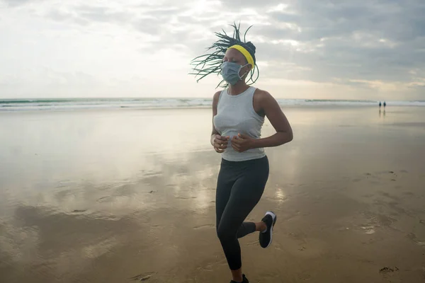 Neues Normales Beach Running Workout Einer Afroamerikanerin Junges Attraktives Und — Stockfoto