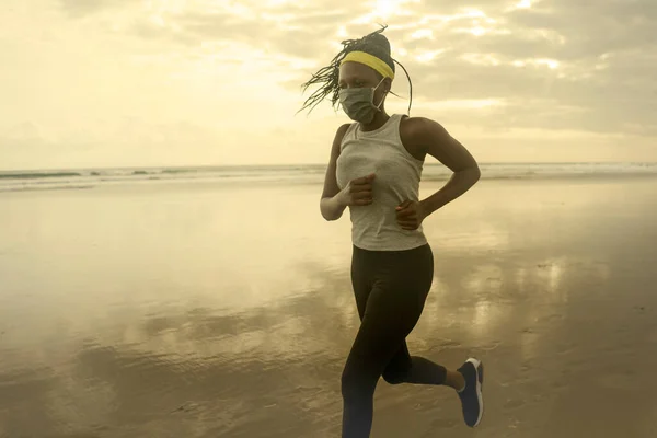 Neues Normales Beach Running Workout Einer Afroamerikanerin Junges Attraktives Und — Stockfoto