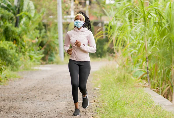 Post Quarantaine Runner Meisje Genieten Buiten Workout Jong Aantrekkelijk Fit — Stockfoto