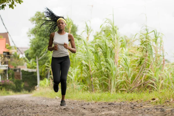 Ung Svart Löpare Flicka Njuter Utomhus Jogging Träning Ung Attraktiv — Stockfoto