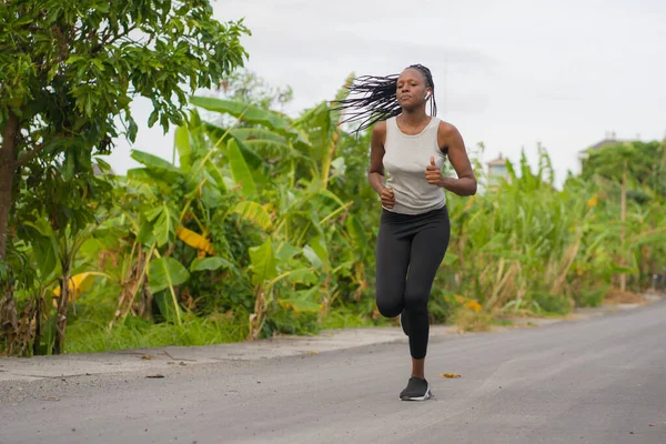 Ung Svart Löpare Flicka Njuter Utomhus Jogging Träning Ung Attraktiv — Stockfoto