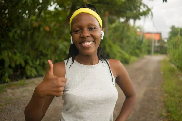 Corredor Chica Estilo Vida Retrato Joven Atractivo Forma Negro Afro — Foto de Stock