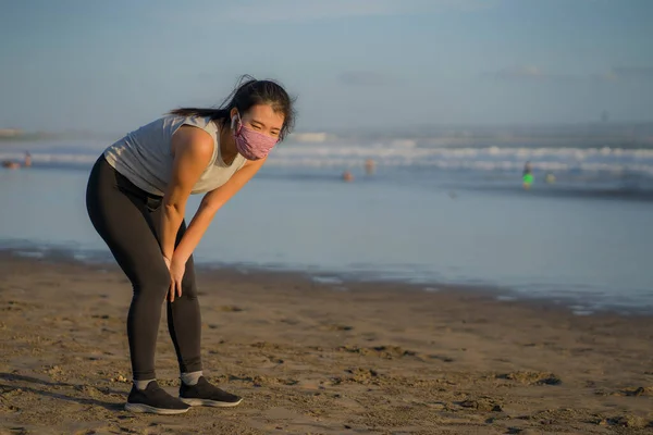 Normal Löparträning Asiatisk Tjej Ansiktsmask Ung Glad Och Vacker Koreansk — Stockfoto