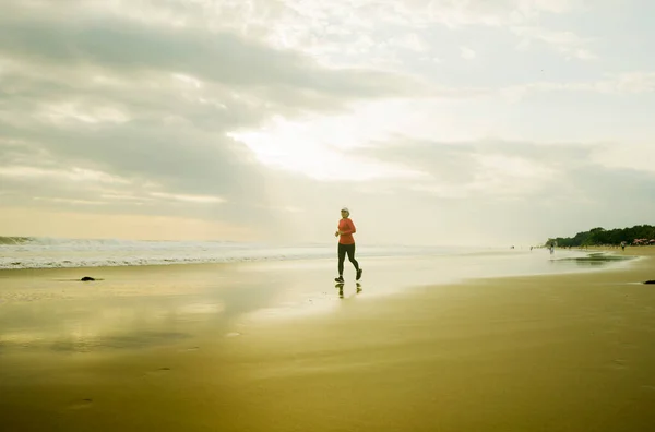 Silhouette Middle Aged Woman Running Beach 40S 50S Attractive Mature — Stock Photo, Image