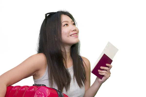 Mladý Šťastný Krásný Asijské Číňan Žena Nesoucí Kufr Pasem Palubní — Stock fotografie