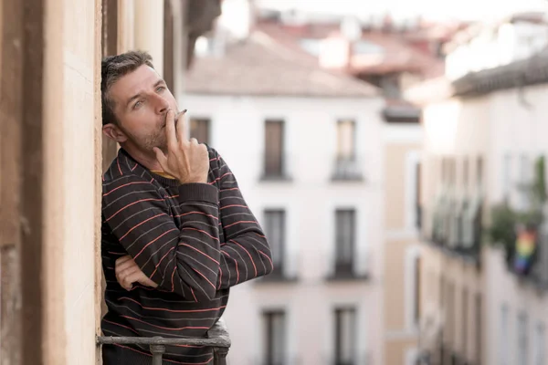 Estilo Vida Urbano Retrato Emocional Joven Apuesto Hombre Triste Deprimido — Foto de Stock