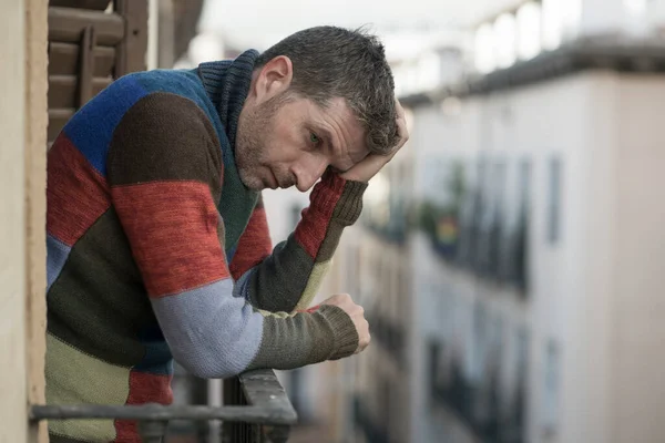 Estilo Vida Urbano Retrato Emocional Los Años Hombre Guapo Triste — Foto de Stock