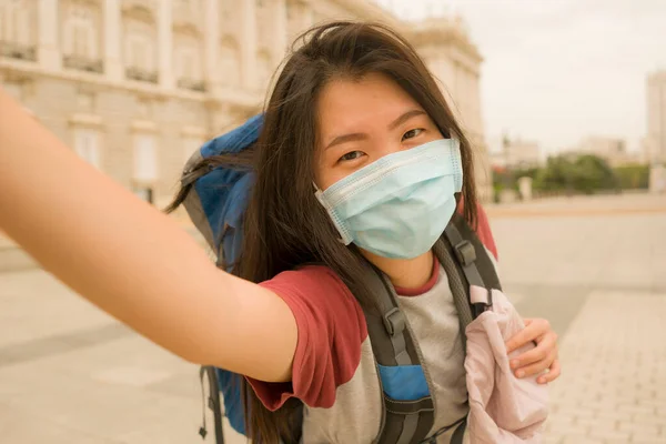 Nya Normala Semesterresor Europa Ung Glad Och Vacker Asiatisk Japansk — Stockfoto