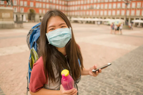 Nya Normala Semesterresor Europa Ung Glad Och Vacker Asiatisk Koreansk — Stockfoto