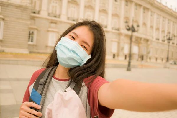 Nya Normala Semesterresor Europa Ung Glad Och Vacker Asiatisk Japansk — Stockfoto