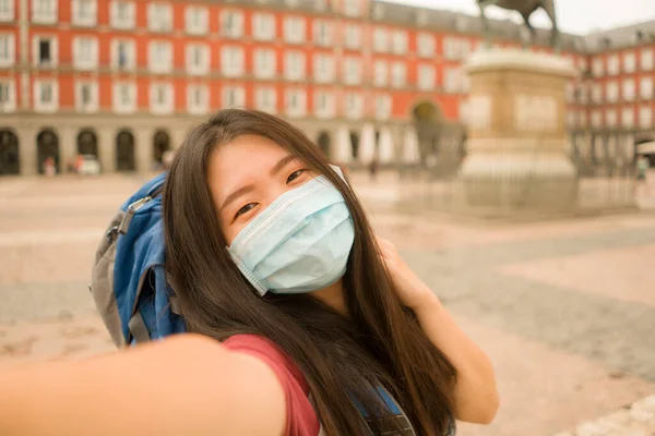 Nya Normala Semesterresor Europa Ung Glad Och Vacker Asiatisk Koreansk — Stockfoto