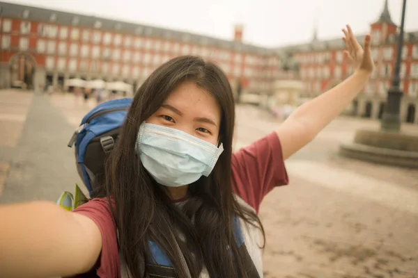 Nya Normala Semesterresor Europa Ung Glad Och Vacker Asiatisk Koreansk — Stockfoto