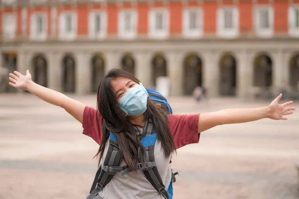 Ung Asiatisk Kvinna Besöker Europa Semester Som Backpacker Turist Livsstil — Stockfoto
