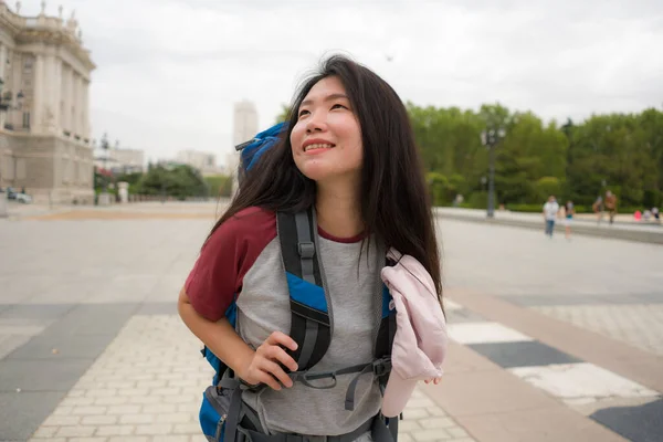 Молодая Азиатская Женщина Посещающая Европу Праздники Качестве Туриста Туристов Образ — стоковое фото