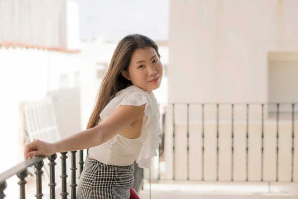 Estilo Vida Retrato Joven Atractiva Hermosa Mujer China Asiática Aire —  Fotos de Stock