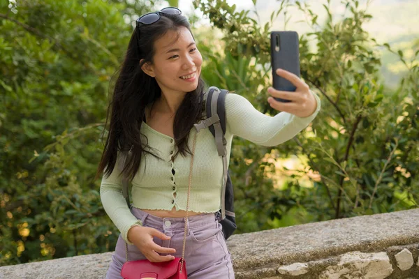 Estilo Vida Retrato Joven Feliz Hermosa Mujer Turista Coreana Asiática — Foto de Stock