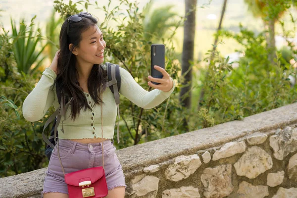 Estilo Vida Retrato Joven Mujer Turística China Asiática Feliz Hermosa — Foto de Stock