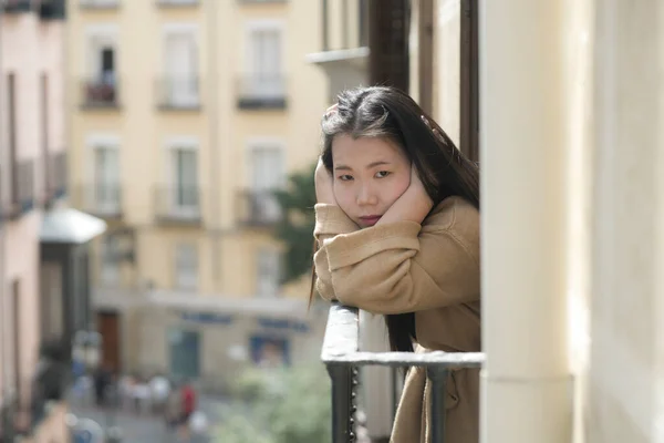 Retrato Dramático Jovem Bonita Triste Deprimida Asiático Chinês Mulher Sentindo — Fotografia de Stock