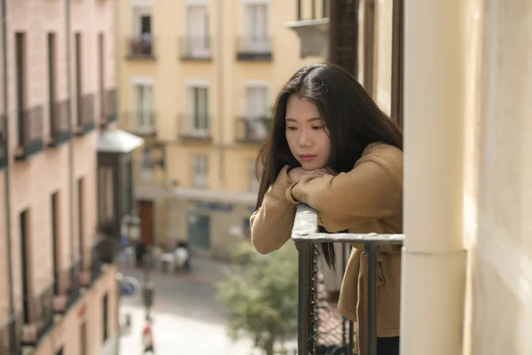 Retrato Dramático Jovem Bonita Triste Deprimida Mulher Coreana Asiática Sentindo — Fotografia de Stock