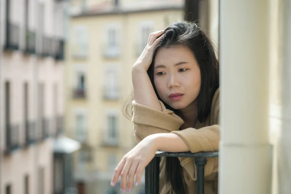 Retrato Dramático Jovem Bonita Triste Deprimida Mulher Coreana Asiática Sentindo — Fotografia de Stock