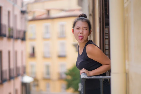 Joven Feliz Hermosa Mujer Japonesa Asiática Moño Pelo Disfrutando Vista — Foto de Stock