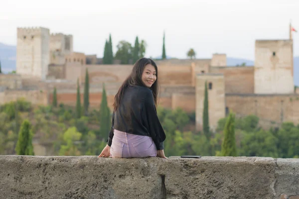 Retrato Estilo Vida Jovem Bonita Feliz Asiática Mulher Turística Chinesa — Fotografia de Stock