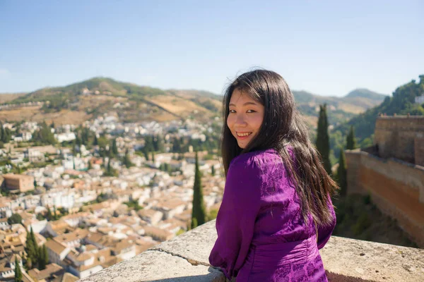 Retrato Estilo Vida Jovem Bonita Feliz Asiática Mulher Turística Chinesa — Fotografia de Stock