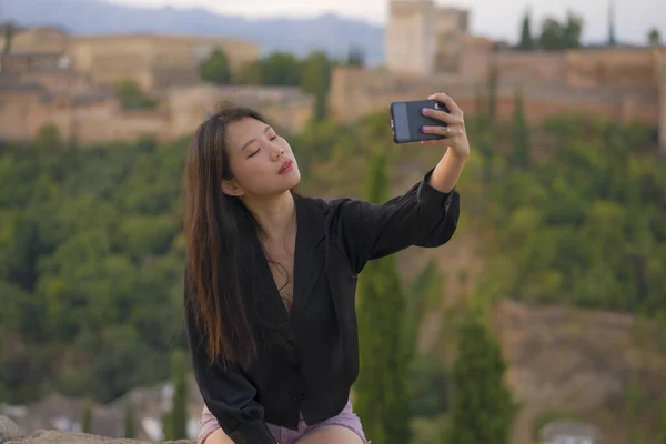 Estilo Vida Retrato Joven Hermosa Feliz Turista China Asiática Teniendo — Foto de Stock