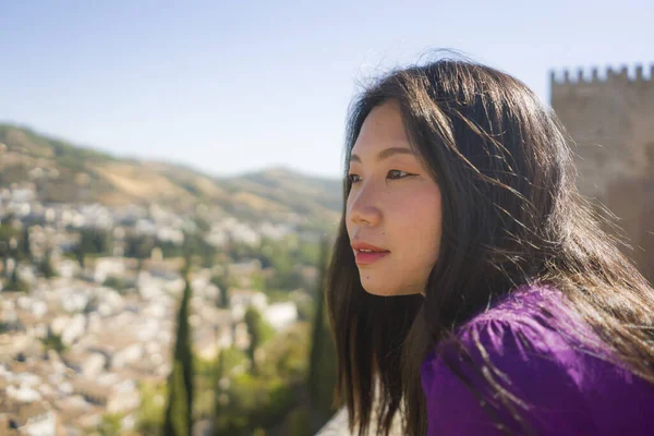Портрет Молодой Красивой Счастливой Азиатской Корейской Туристки Проводящей Летний Отпуск — стоковое фото