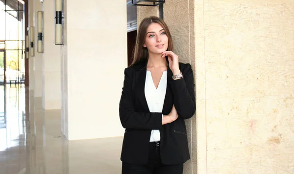 Moderne Geschäftsfrau Büro Mit Kopierraum — Stockfoto