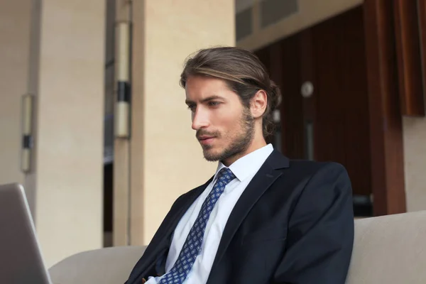 Young Businessman Working Laptop Sitting Hotel Lobby Waiting Someone — Stock Photo, Image