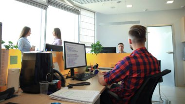 İş takım tartışma müşteri hizmet anlayışı