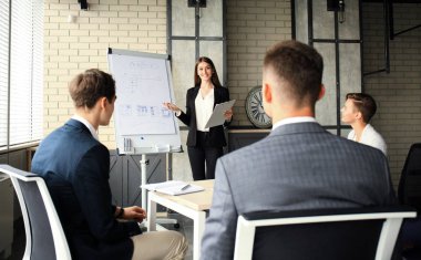 Takım antrenman çizelgesi ofisiyle iş konferansı sunumu