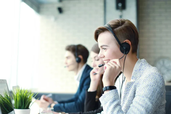 Aantrekkelijke Jonge Ondernemers Collega Een Callcenter — Stockfoto