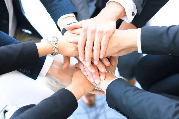 Grupo Empresários Equipe Tocando Mãos Juntos — Fotografia de Stock